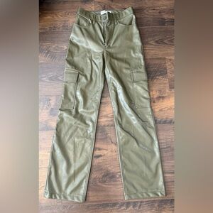 Abercrombie & Fitch ‘90s Relaxed High Rise Olive Green Leather Cargo Pants 25/0
